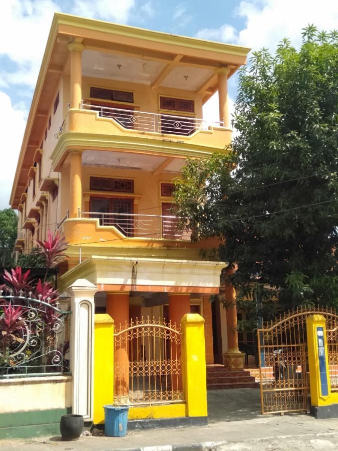 Wisma Kahyangan Baubau Exterior photo
